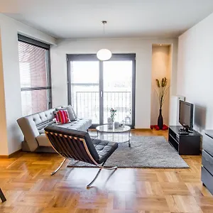 Modern In Center Apartment