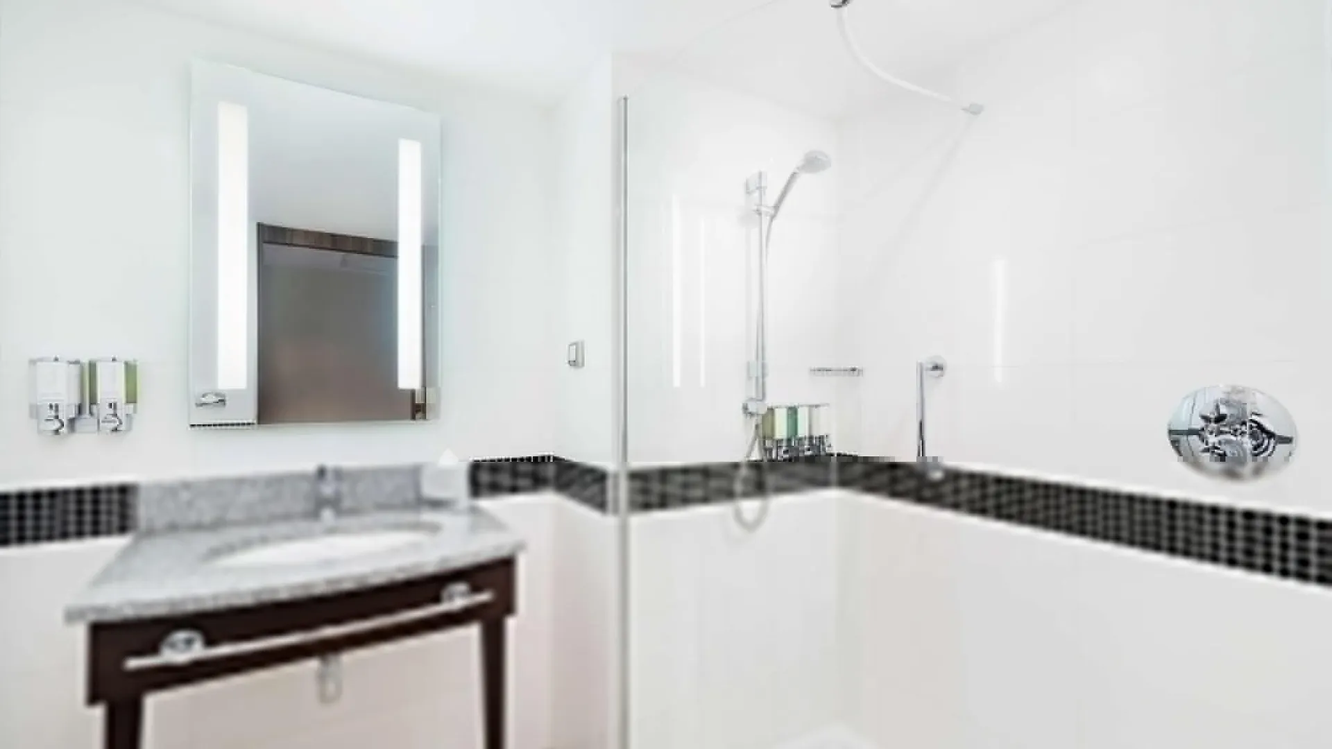 Hampton By Hilton Krakow Hotel