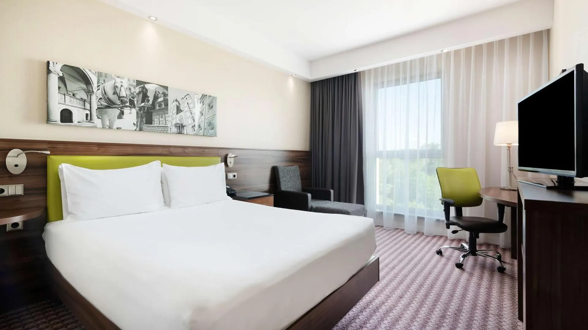 Hampton By Hilton Krakow Hotel