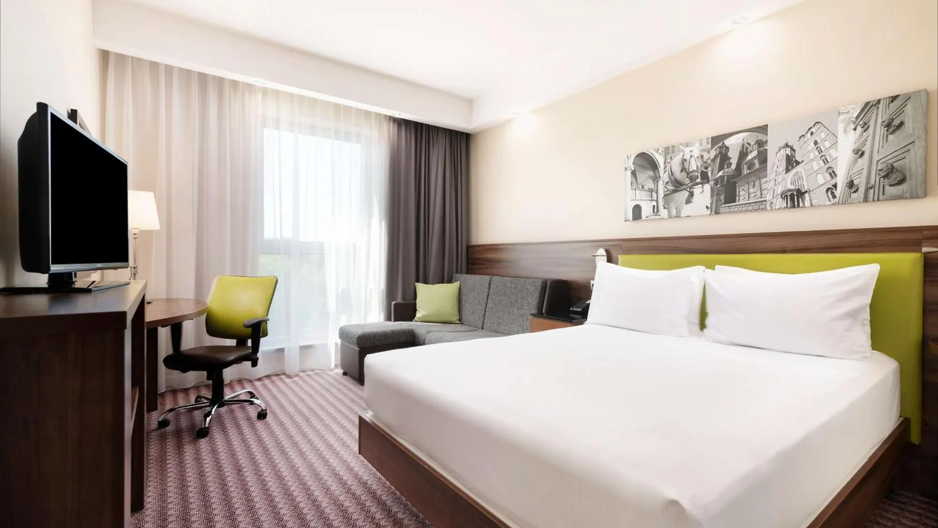 Hampton By Hilton Krakow Hotel